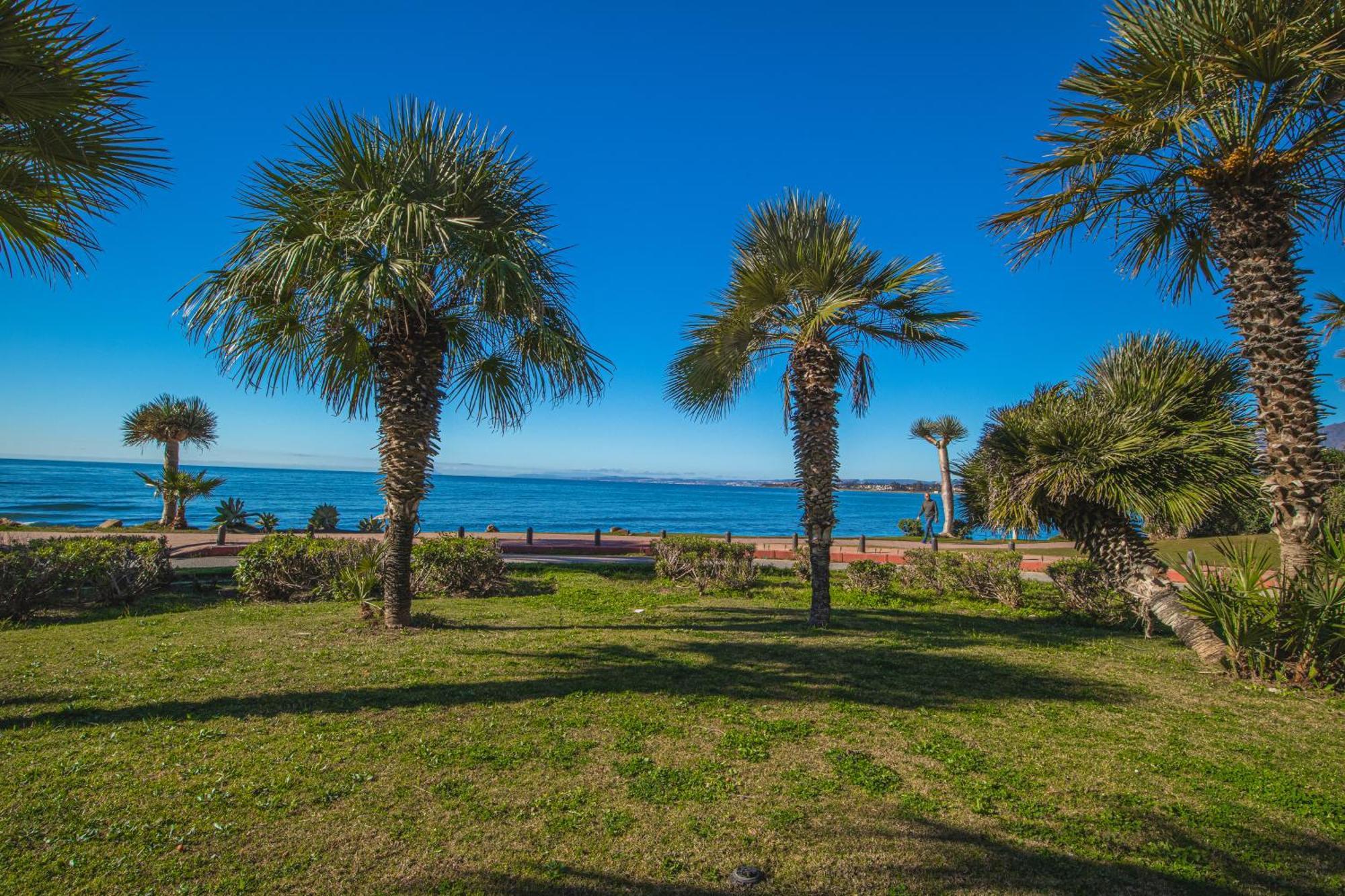 Buenti Apartments Estepona Bagian luar foto