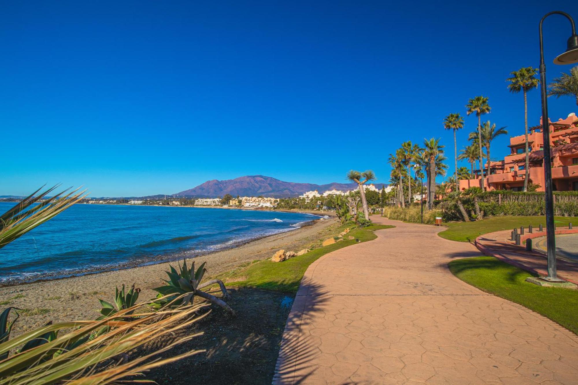 Buenti Apartments Estepona Bagian luar foto